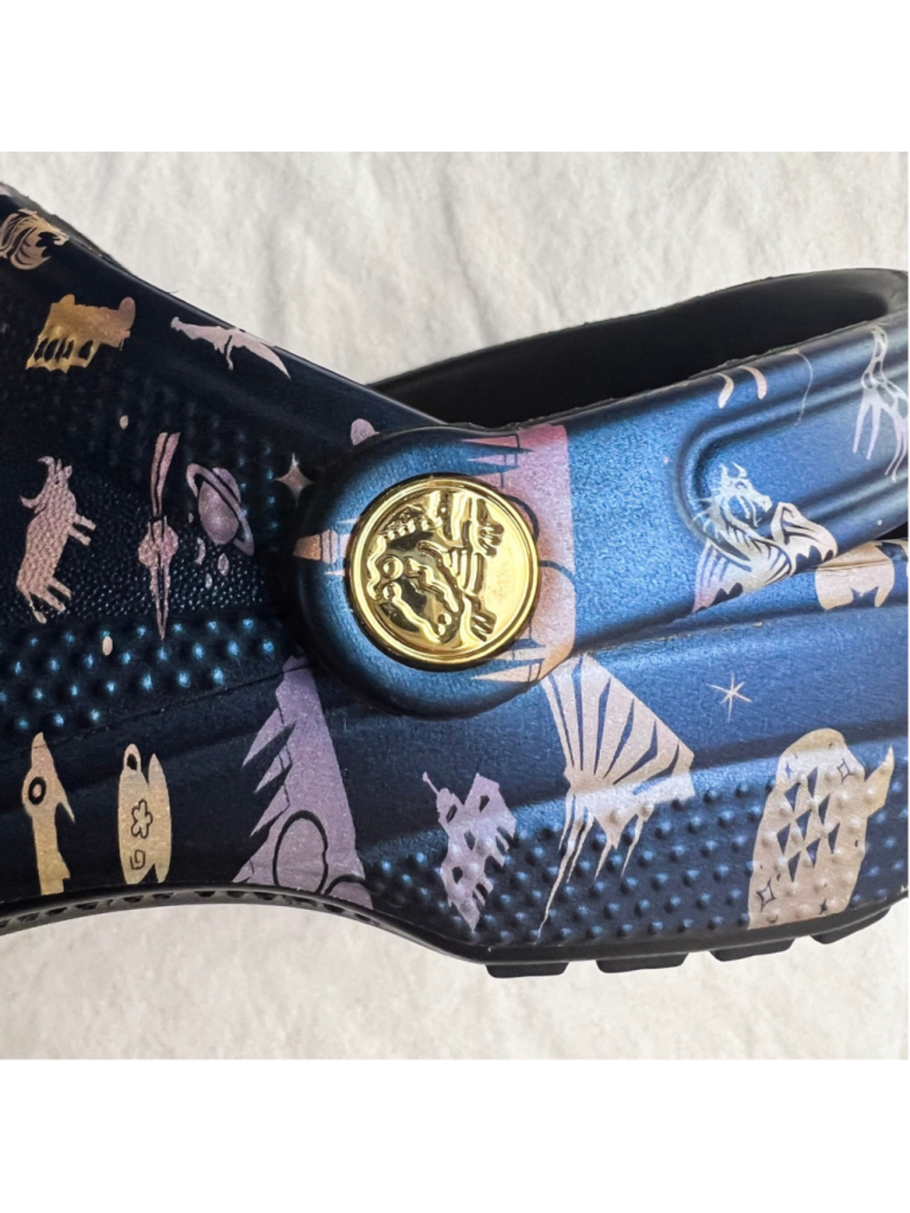 Crocs Walt Disney World 50th Anniversary Grand Finale Castle Clogs M 5 W 7 NWOB - Picture 7 of 10